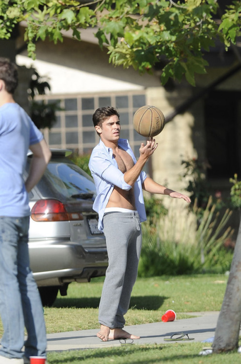 gymandnastiksguys:  herasmus:  Zac Efron  GYMNASTIKS Guys     Follow me…      Gym, Athletes, Sports and  Gymnasts Guys
