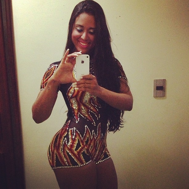 so-fresh-so-thick:  Camila Werneck    