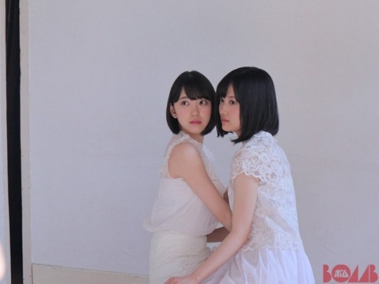 33723372:  BOMB9月 オフショット堀未央奈 山下美月