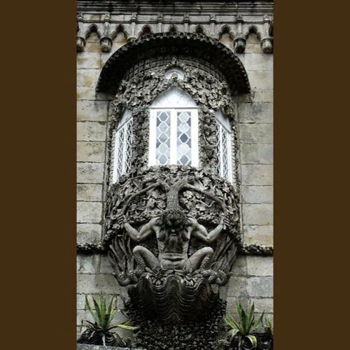 #tritão #portugal #lisboa #lisbon #sintra #penapalace #palaciodapena #portugaldenorteasul #window #o