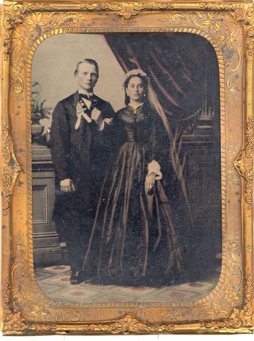 1800s bride and groom