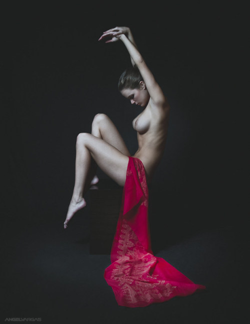 sheisglorious:  Scarlet (by AngelVargas) 