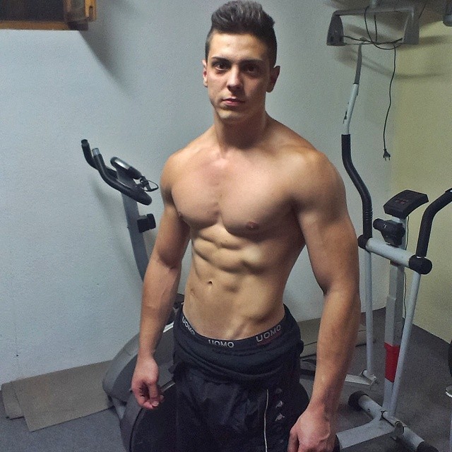 theripnstrip:  Wow! Cute little dude. 
