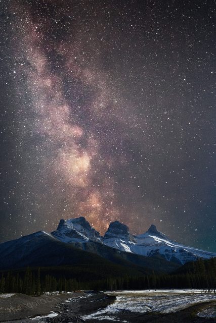 sexy-uredoinitright:just—space:  Milky Way over The Three Sisters, AB  js  i love