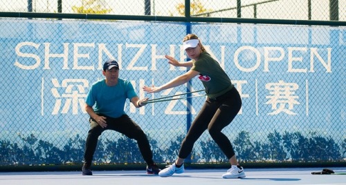 alwayswithsharapova:Maria Sharapova during her Sunday practice session at the Shenzhen Open WTA.