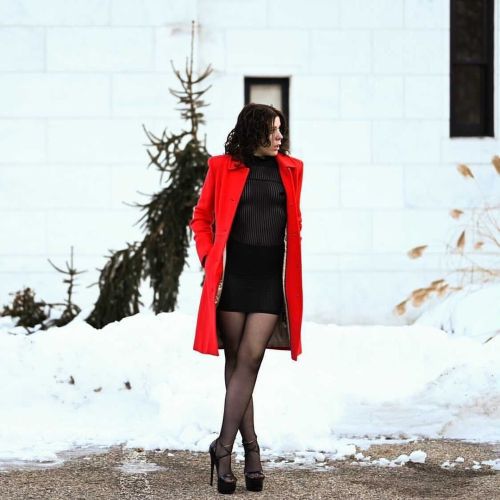 Sheer under a red coat #giuseppezanotti #nylons #maisonclose #sheer #redcoat #pantyhose #gz #heels #