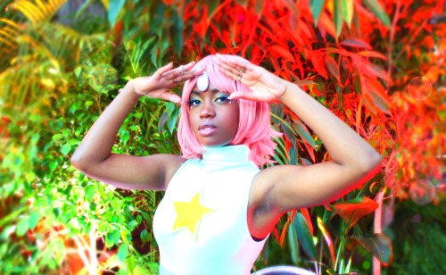 pixelghosts:  Here are the only Pearl pics I took of myself at NYCC. I definitely need to improve this cosplay because it was honestly a mess and I hated it but I had a lot of fun running around as here and got to meet a ton of great people! ♡