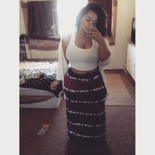 exoticthinker: *because my roomates room has the biggest mirror lol.*