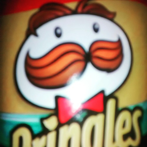 Awww quiero un bigote como Mr. Pringles