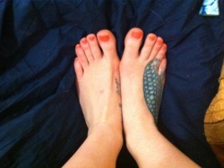 karla-roses:  I’m painting my toes tonight!  Like, reblog, follow if you want to see the result?  When can I see your magnificent feet my beatiful love?? 😍😍