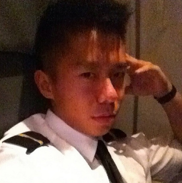 bbbtm13:  Hot Malaysia pilot (?), Elvan. I can imagine the hot chest and abs underneath