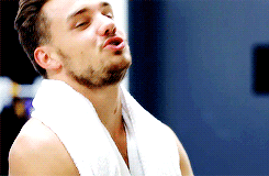 zayncangetsome:  make me choose → vastlyunknown asked: curly liam or beardy liam
