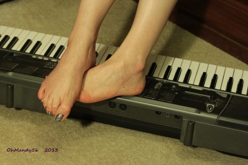 I can&rsquo;t play well and definitely not with my feet :) hahaha