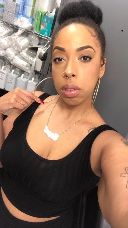 karrmennn:  6 selfies tagged by @snizzydoesit & @ohhsodreadful   I tag @tarynel @britteryikes @pleasestopandrew @pussy-and-pizzza-x & anyone else that wants to do it