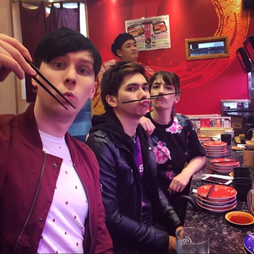 amazingphil:Learning to chopstick with @mimeiland and @duncanthegreat