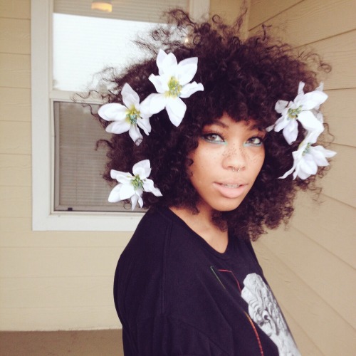 artistiquesoul:  kieraplease:  kieraplease:  I just want to personally thank all the flowers out there that allowed us to stick you in our hair, yall are the real MVPs // ig: kieraplease  Reblogging bc these flowers aren’t a trend, i am spring in human