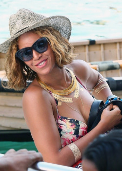 beyoncefashionstyle:  Beyoncé  in Portofino
