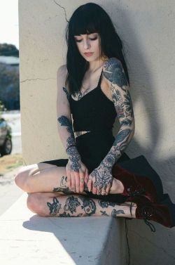 tattooedmafia:  Hannah Snowdon