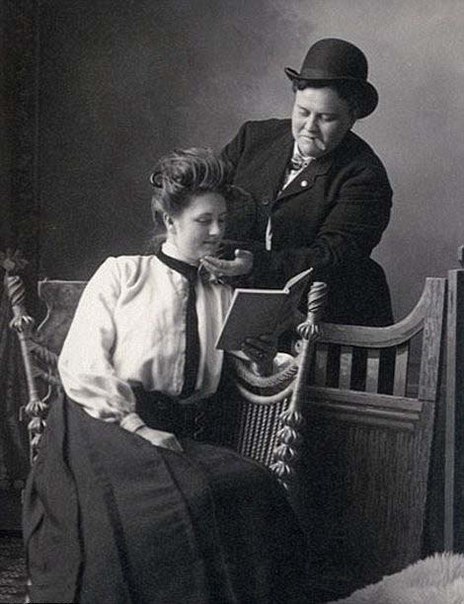 eatbarberrypieordie: Lesbians (1850 - 1930)  Love, love is everywhere.