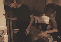 shindeul:  when cnu comes to visit sandeul and jinyoung’s  hotel room 