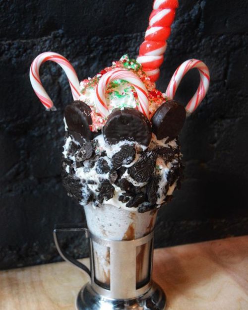 viewing.nyc/check-out-these-insane-foot-tall-milkshakes-at-black-tap-in-soho/blacktap