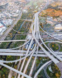 tobyharrimanphotography:  Happy Monday! Enjoy the morning commute! #🚁#pentax645z  (at San Diego, California) 