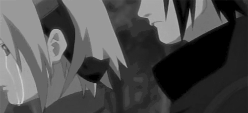 saskayy:  OMG THE WAY HE BITES HIS LIP❤  The Feels