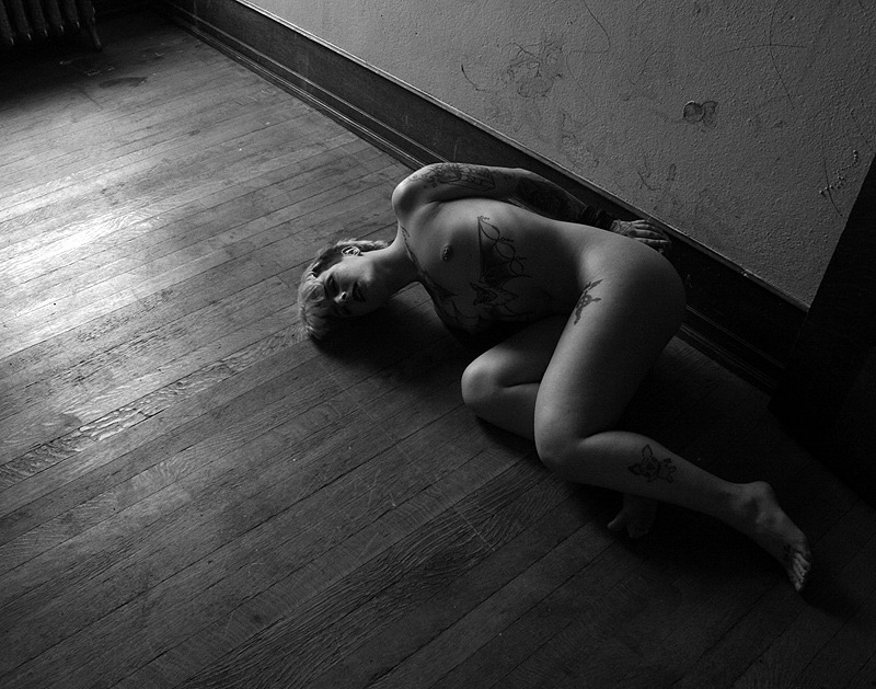 wickeddwillow:  boydx:  Minimal fetish with Wicked Willow  Minimal fetish work with