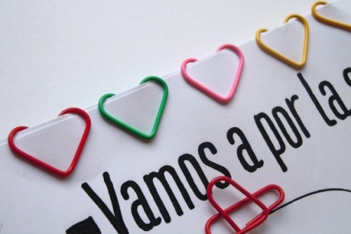 DIY Easy Heart Shaped Paper Clips Tutorial from Diyearte here. There is a translator on site, but yo