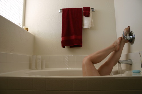 mysweetsoakedpanties:  Bathroom photoshoot :)