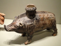 zucca101: dwellerinthelibrary:  Boar Vessel, 600-500 BC, Etruscan, ceramic - Cleveland Museum of Art   It’s a freaking piggy bank! 