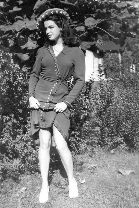 retrogasm:  Bettie Page learned to model by going to the movies and observing the popular actresses on the silver screen.  This would serve her well as a model because she rarely needed instruction on how to pose.