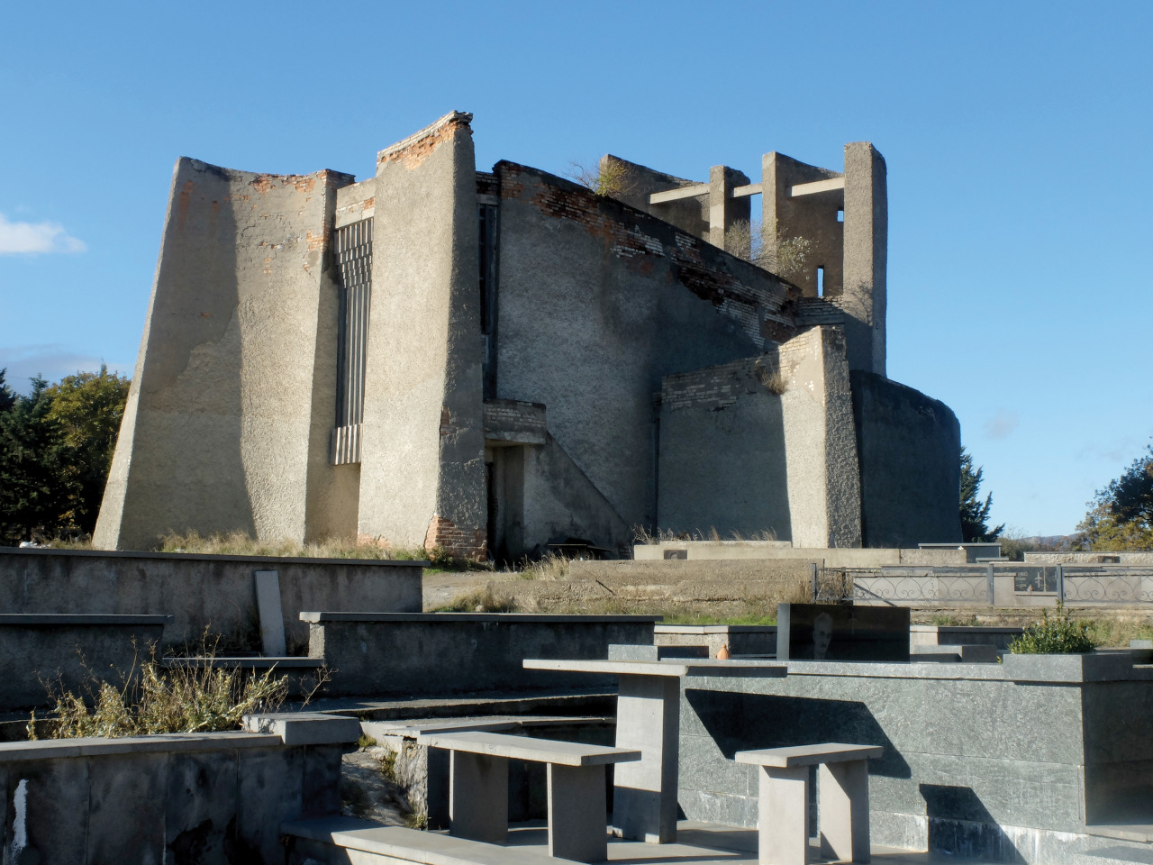 ainidocumentary:  Cemetery In Mukhadgverdi. Tbilisi.  Architect: V. Djorbenadze