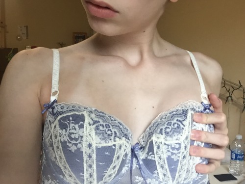 theletterblue:  I managed to get a lil tan this summer I swear😅