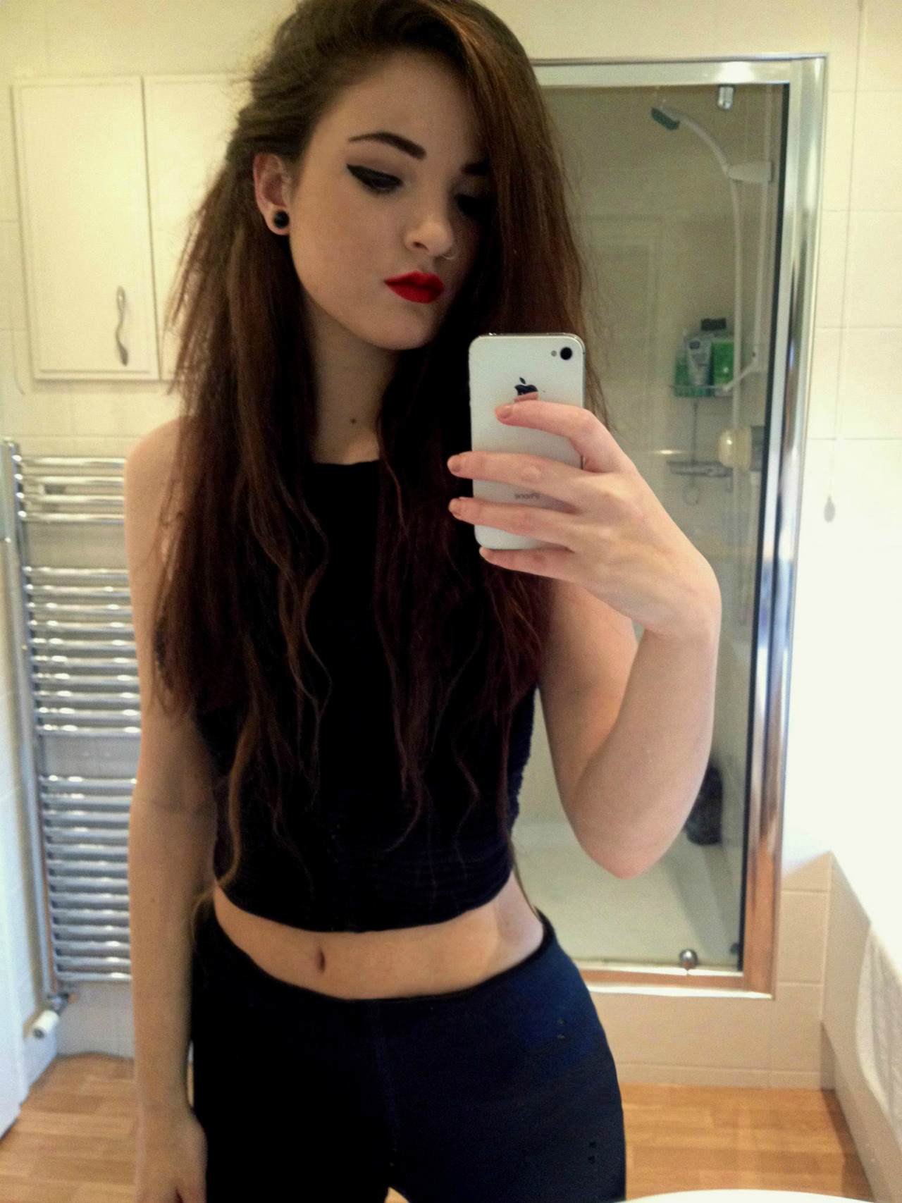 superfuckingprettygirls:  s0urness:  today I felt like wearing black   .