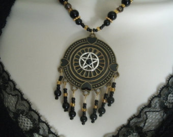 wiccainvocation:  aladrisascauldron:  Examples if pentacle necklaces  www.wiccainvocation.com