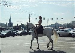 nudiarist2:  Naked Woman On Horse Rides Through