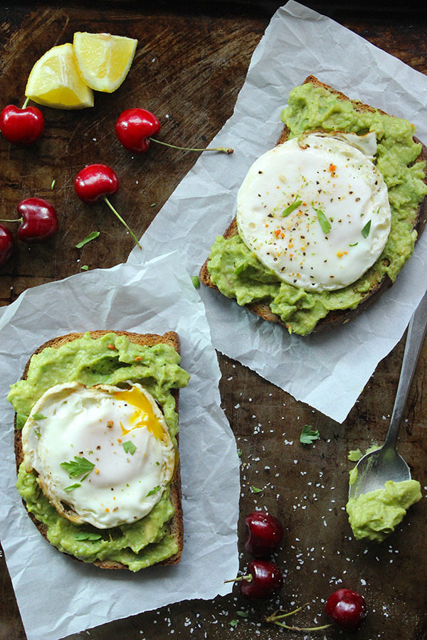 neletriestogetfit:Skinny Fried Egg and Avocado Toast