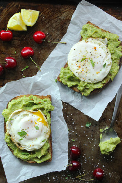 neletriestogetfit:Skinny Fried Egg and Avocado