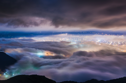 nubbsgalore:  taipei glows under a blanket of fog in these photos by wang wei zheng. (see also: dubai) 