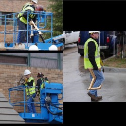 airedmania:gang0fwolves:brownglucose:Sigma Alpha Epsilon letters being removed from their former house at Oklahoma University.