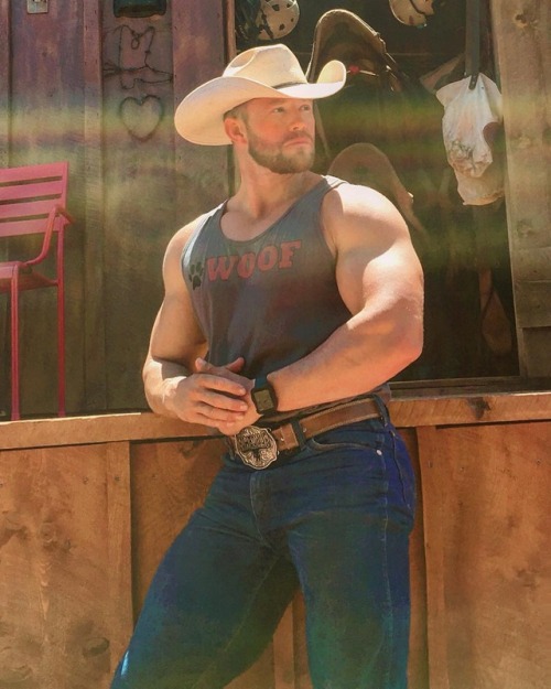 musclebuilding89:  nicephysiques:  @trace.trainer    Follow me