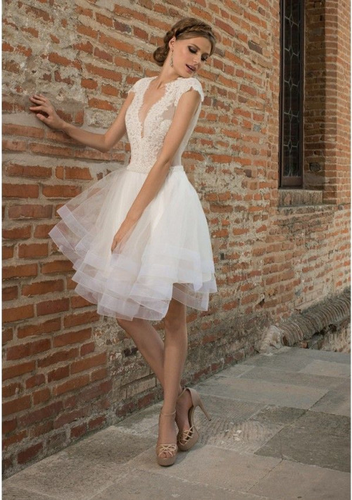 sheersandsatin: Sensation in the wind, admiring eyes in the alley