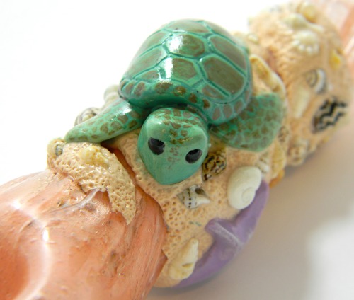 dematteoart:  Sea turtle spoon pipe with real sea shells.