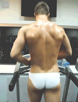 thefagmag:  LAST GUY IN THE GYMand the trainer has locked the doors..PS for the stuff banned by tumblr go … newTumbl