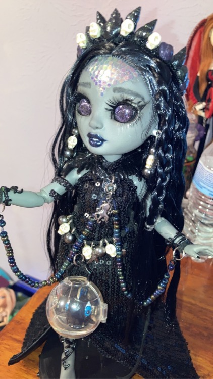 chimichangacongaline: finished OOAK sea witch for a client, she was really fun to do! the shadow hig