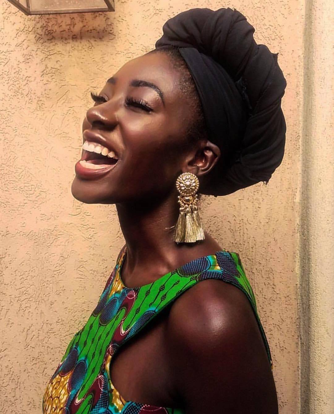 dswsubmit:@lisaaidoo 📸: @delphinediallo ・・・ For make-up tutorials follow