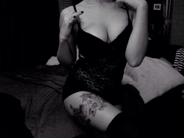 BLACK LACE ON SWEAT