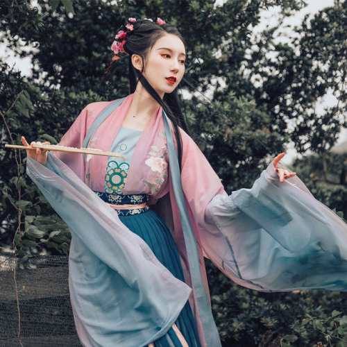 hanfugallery:Traditional Chinese hanfu by 净燃汉服