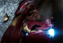 eldritch-crone: Steve using the shield on Tony’s heart   ||   Thor using Mjolnir on 
